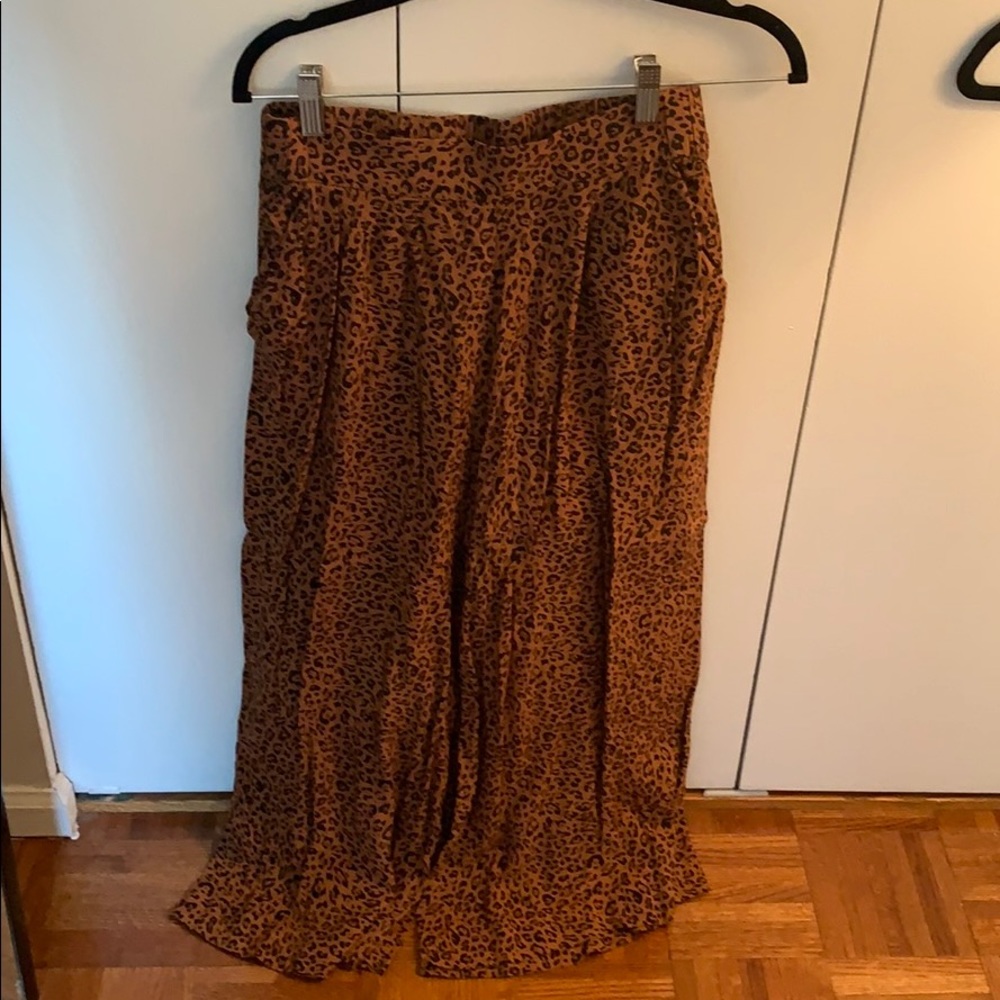 H&M cheetah gaucho pants